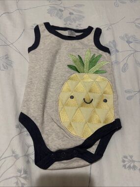 ⭐️Baby Kiss Baby Sleeveless Bodysuit (Size: 6-9M)